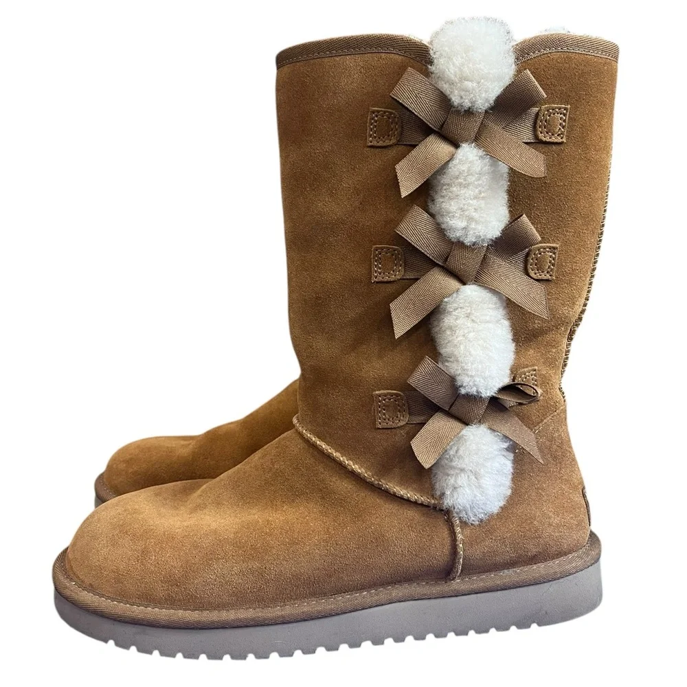 Koolaburra by UGG Victoria Tall Pom Pom Bow Boots Chestnut Suede Women’s 10